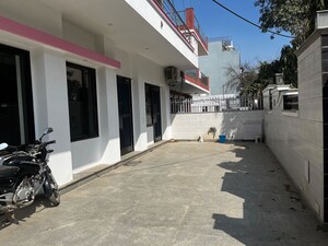 Parking in 3 BHK Builder Floor at Ardee City, Sector 52 – for Rent