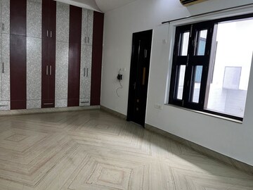 Room in 3 BHK Builder Floor at Ardee City, Sector 52 – for Rent