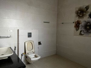 Bathroom in 3 BHK Builder Floor at Ardee City, Sector 52 – for Rent