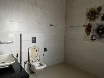 Bathroom in 3 BHK Builder Floor at Ardee City, Sector 52 – for Rent