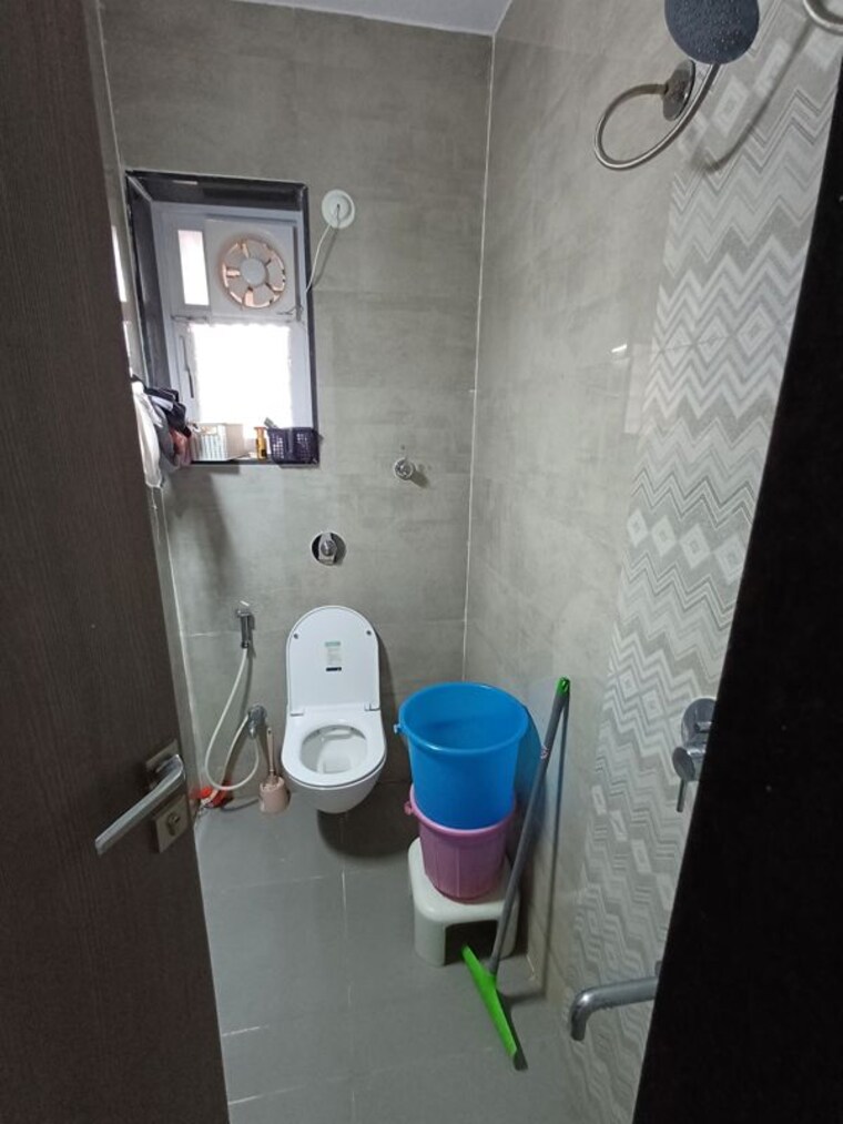 Bathroom, ranade-yashodhan 3 Bedroom 1250 Sq.Ft. Apartment In Mayur Colony Pune 10043437