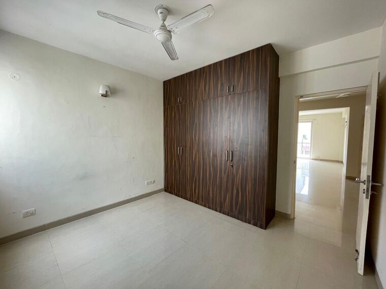Room, emaar-emerald-floors-premier 3 Bedroom 1650 Sq.Ft. Apartment In Sector 65 Gurgaon 10043445
