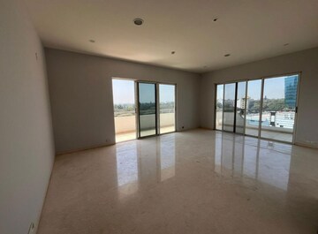 Room in 4 BHK Apartment at Mantri Altius, Shivaji Nagar – for Rent