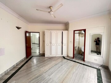 Room in 3 BHK Apartment at Krishna Apartment Vasanth Nagar, Vasanth Nagar – for Rent