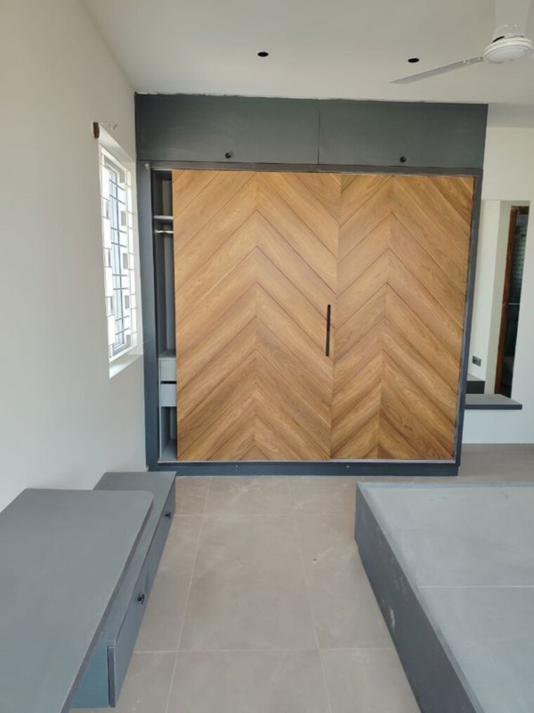 Room, sindhi-colony-ulsoor 3 Bedroom 2050 Sq.Ft. Apartment In Halasuru Bangalore 9674215