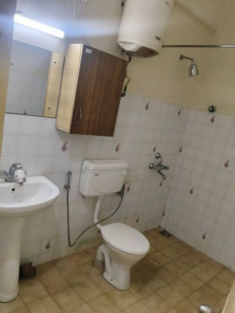 Bathroom, sns-villa 3 Bedroom 2000 Sq.Ft. Apartment In Lavelle Road Bangalore 9674203