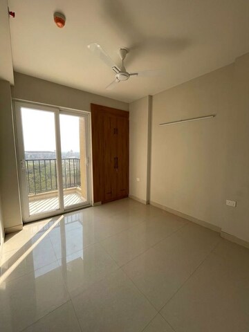 Room in 2 BHK Apartment at Tata Eureka Park, Sector 150 – for Rent