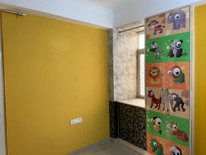 Room in 2.5 BHK Apartment at Supertech Ecociti, Sector 137 – for Rent