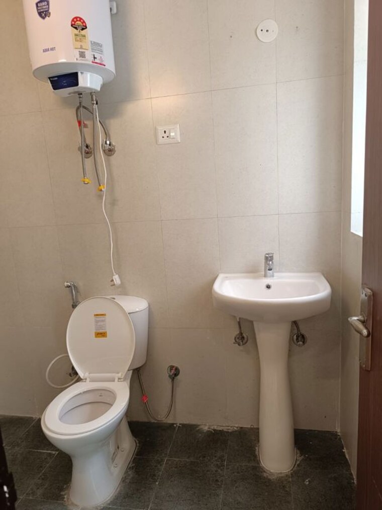 Bathroom, samridhi-daksh-avenue 2.5 Bedroom 1350 Sq.Ft. Apartment In Sector 150 Noida 10043465