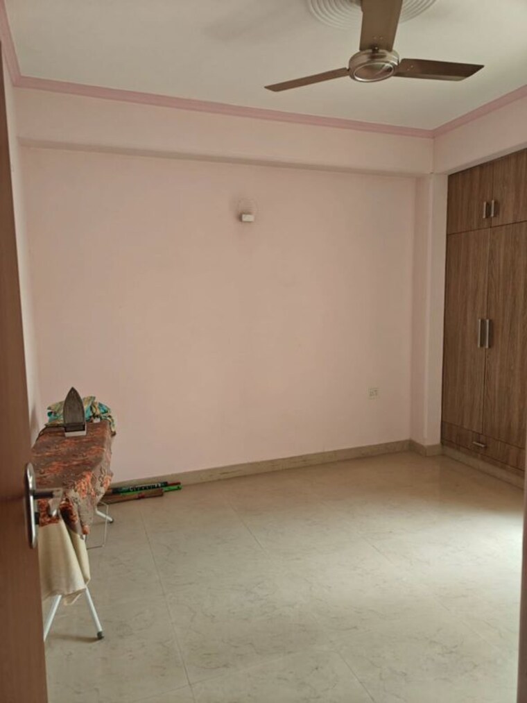 Room, sector 137 Pg For Boys & Girls In Sector 137 10043470