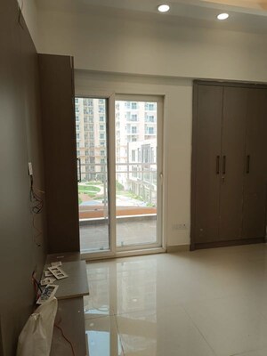 Room in 2 BHK Apartment at Supertech Ecociti, Sector 137 – for Rent