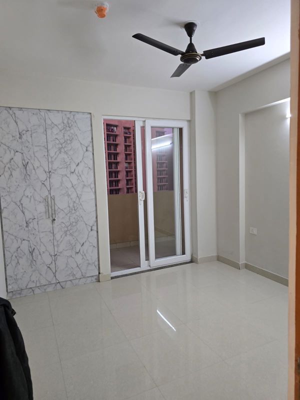 2 BHK + Extra Room Apartment For Rent in Supertech Ecociti