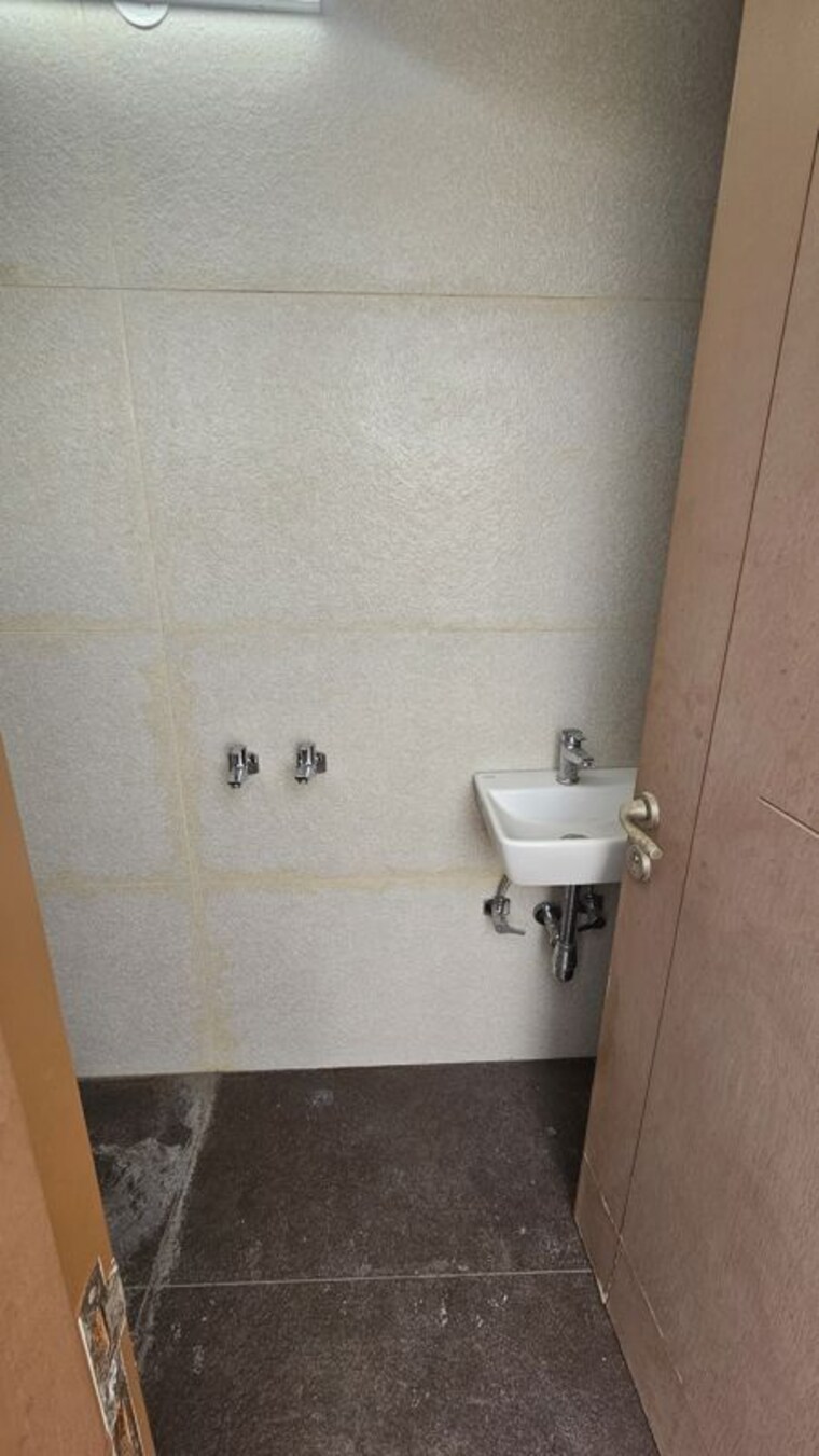 Bathroom, sector 55 2.5 Bedroom 1110 Sq.Ft. Independent House In Sector 55 Noida 10043495