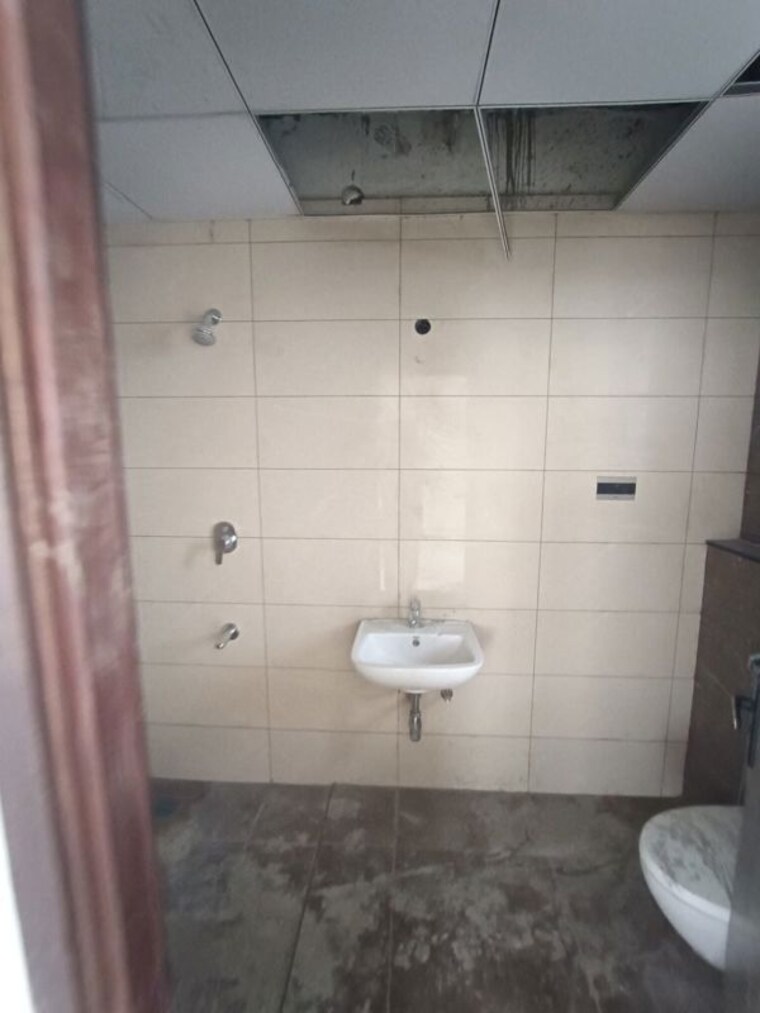 Bathroom, candeur-crescent 3 Bedroom 1878 Sq.Ft. Apartment In Serilingampally Hyderabad 10043500