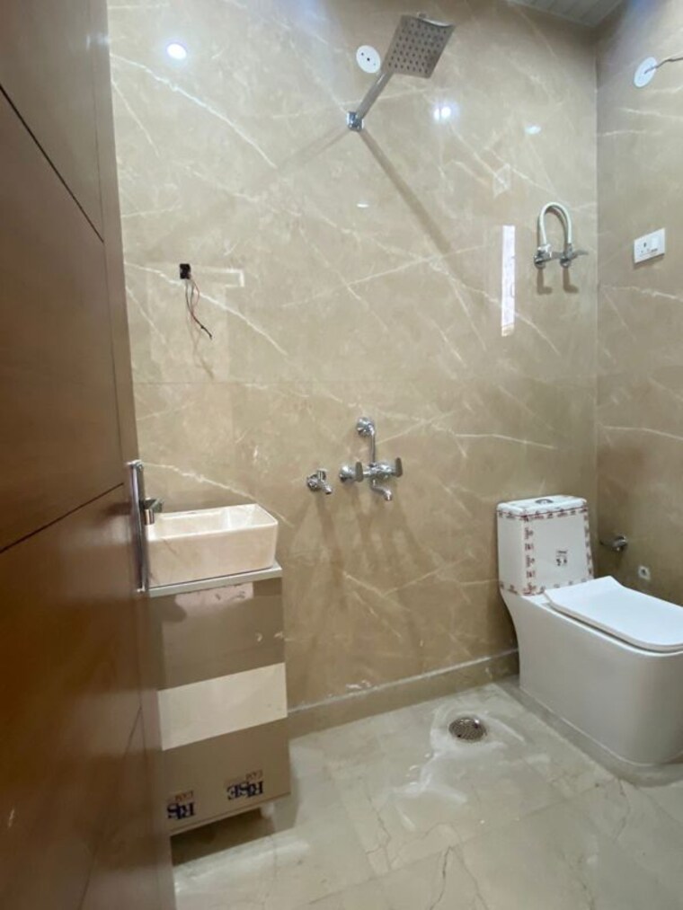 Bathroom, gulshan-gc-centrum 3 Bedroom 1600 Sq.Ft. Apartment In Ahinsa Khand 2 Ghaziabad 10043508