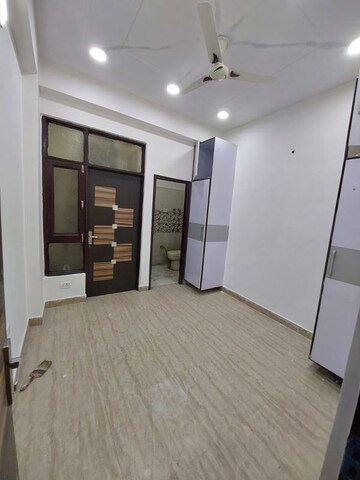 Room in 3 BHK Apartment at Gulshan Gc Centrum, Ahinsa Khand 2 – for Rent