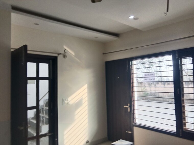 Room, dhakoli 2 Bedroom 100 Sq.Yd. Builder Floor In Dhakoli Zirakpur 10043513