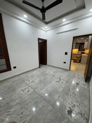 Room in 3 BHK Apartment at Oxirich Avenue, Ahinsa Khand 2 – for Rent