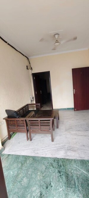 Living Room in 1 BHK Builder Floor at Ansal Sushant Lok I, Sector 43 – for Rent