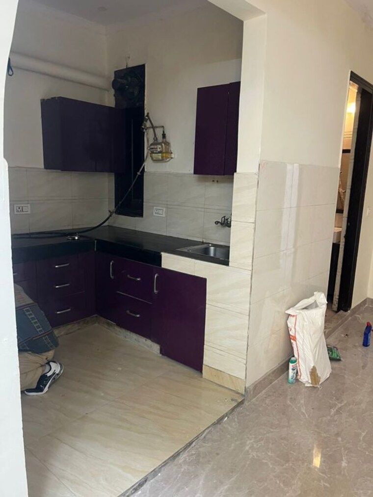 Kitchen, lajpat nagar ii 2 Bedroom 101 Sq.Yd. Apartment In Lajpat Nagar ii Delhi 10043548