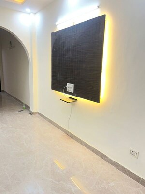 Room in 2 BHK Apartment at Lajpat Nagar ii – for Rent