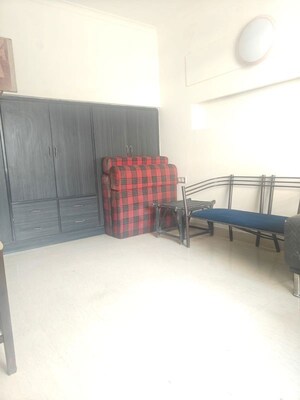 Room in 4 BHK Independent House at Sarvapriya Vihar – for Rent