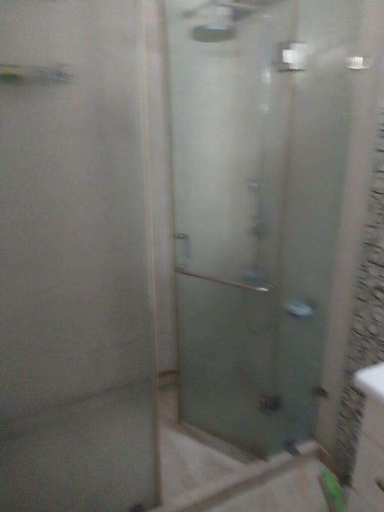 Bathroom, kalkaji 4 Bedroom 300 Sq.Yd. Builder Floor In Kalkaji Delhi 9694427