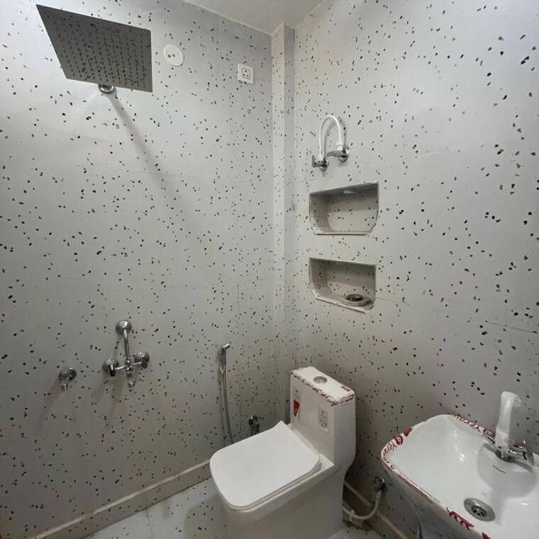 Bathroom, dwarka 4 Bedroom 150 Sq.Ft. Builder Floor In Dwarka Delhi 10043627