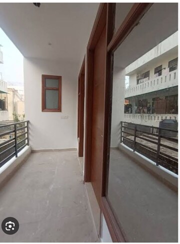 Building Lobby in 3 BHK Builder Floor at BPTP Eden Estate, Sector 81 – for Sale