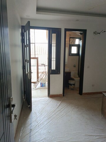 Room in 4 BHK Builder Floor at Chittaranjan Park – for Sale