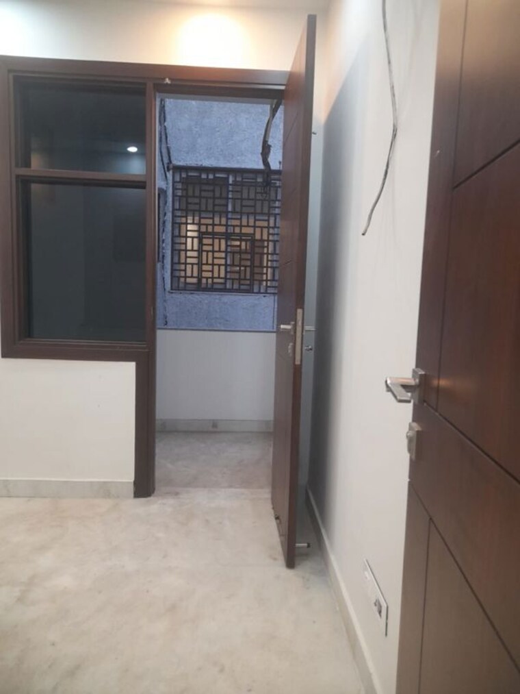 Bathroom, malviya nagar 3 Bedroom 100 Sq.Yd. Builder Floor In Malviya Nagar Delhi 10043678