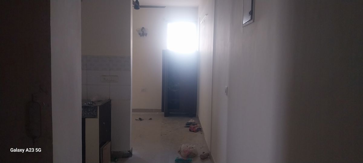 2 BHK + Extra Room Apartment For Rent in Pareena Laxmi Apartments