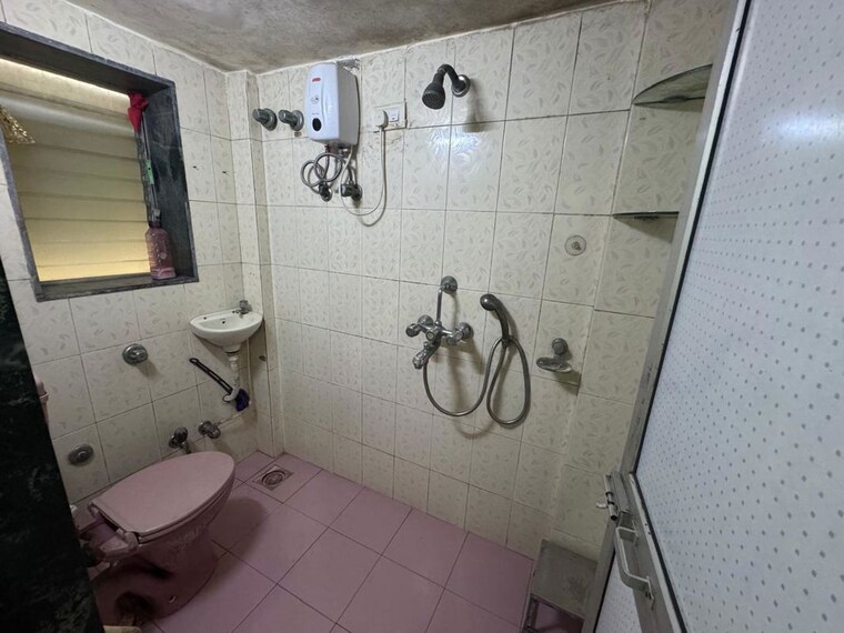 Attached Bathroom, safal-shree-saraswati-phase-4 2 Bedroom 635 Sq.Ft. Apartment In Chembur Mumbai 10043699