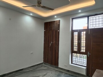 Room in 3 BHK Builder Floor at Sector 37 – for Sale