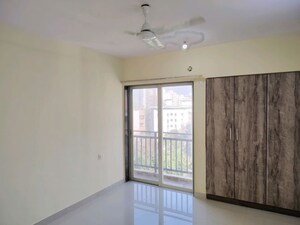 Room in 3 BHK Apartment at Silver Arch Thane West, Samata Nagar – for Rent