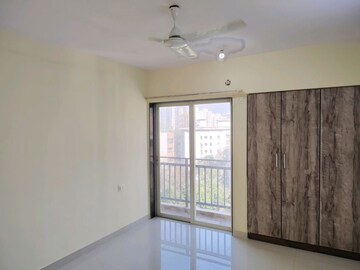 Room in 3 BHK Apartment at Silver Arch Thane West, Samata Nagar – for Rent