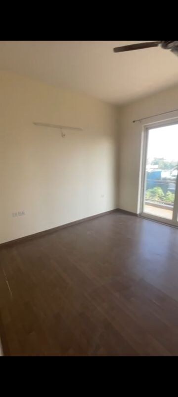 Room in 4 BHK Builder Floor at BPTP Country Floor, Sector 102 – for Rent