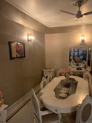 Master Bedroom in 6 BHK Independent House at Dlf Phase I – for Sale