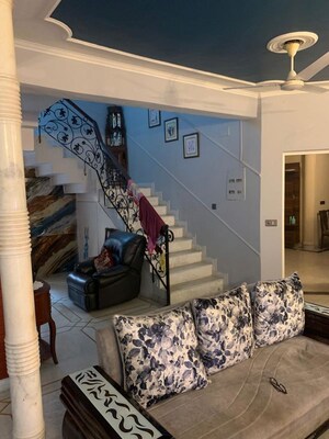 Living Room in 6 BHK Independent House at Dlf Phase I – for Sale