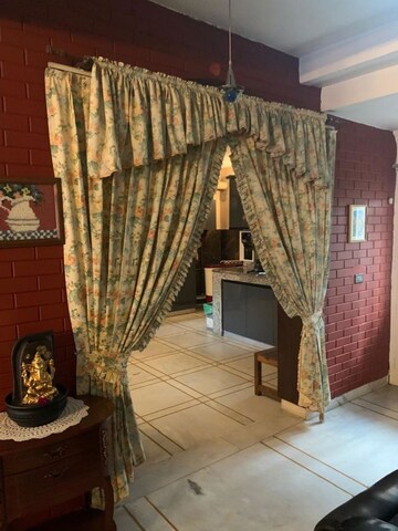 Living Room in 6 BHK Independent House at Dlf Phase I – for Sale