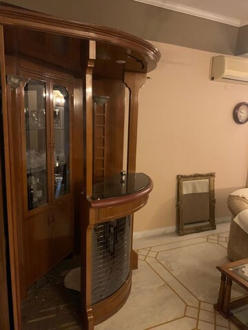 Living Room in 6 BHK Independent House at Dlf Phase I – for Sale