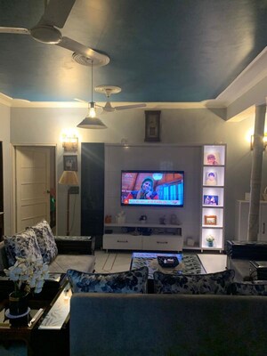 Living Room in 6 BHK Independent House at Dlf Phase I – for Sale