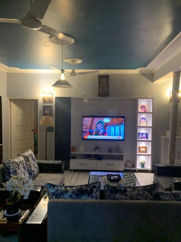 Living Room, dlf phase i 6 Bedroom 10000 Sq.Ft. Independent House In Dlf Phase I Gurgaon 10043829