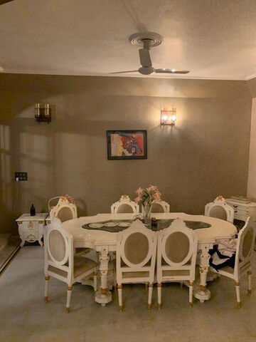 Master Bedroom in 6 BHK Independent House at Dlf Phase I – for Sale