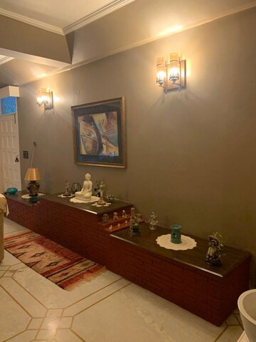 Living Room in 6 BHK Independent House at Dlf Phase I – for Sale