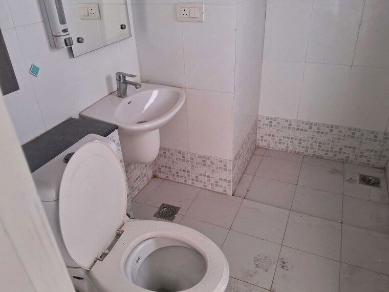 Bathroom, chd-avenue-71 3.5 Bedroom 1485 Sq.Ft. Apartment In Sector 71 Gurgaon 10043830