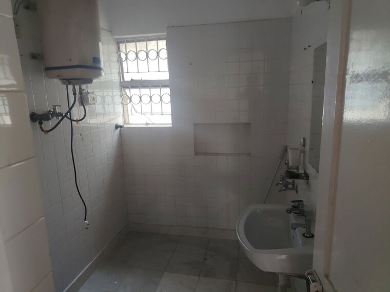 Bathroom, vasant kunj 2 Bedroom 1050 Sq.Ft. Apartment In Vasant Kunj Delhi 10043855
