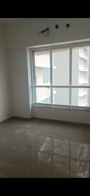 Room in 3 BHK Apartment at Kalpataru Radiance, Goregaon West – for Rent