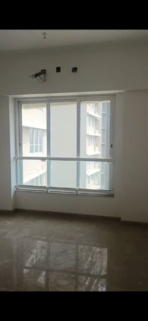Room in 3 BHK Apartment at Kalpataru Radiance, Goregaon West – for Rent