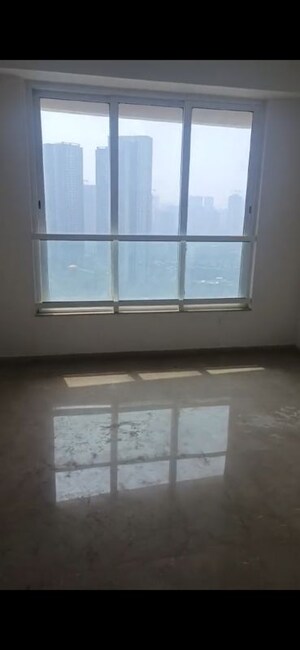 Room in 3 BHK Apartment at Kalpataru Radiance, Goregaon West – for Rent